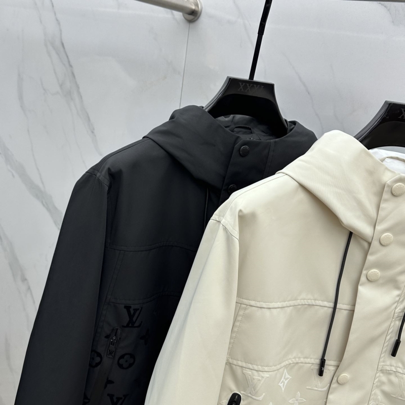 l0vis Vvtt0n outwear